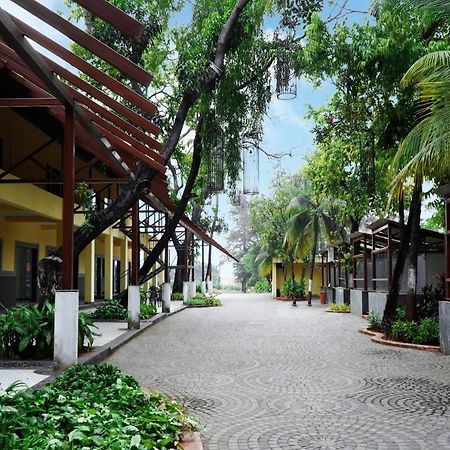 Shanti Resorts Valsad Zewnętrze zdjęcie